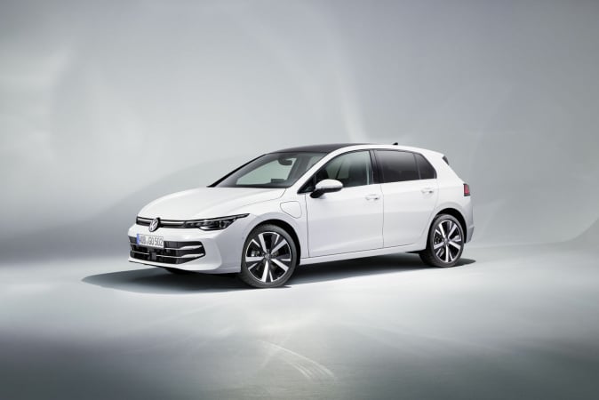 Украинцы ввезли 111,5 тыс. подержанных авто за полгода: лидирует VW Golf
