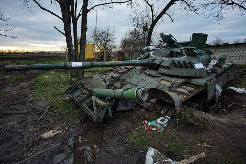 Окупанти за минулу добу війни втратили 15 танків