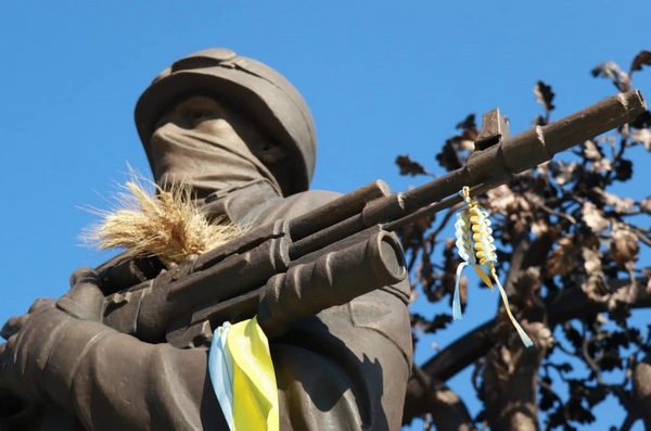 У Черкасах сьогодні попрощалися із загиблими солдатами