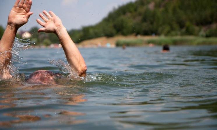Безпека на воді: як допомогти потопельнику до приїзду швидкої