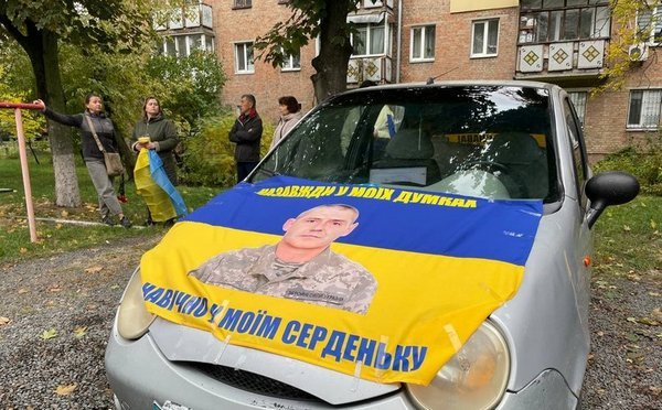 “Завдяки їм ми сьогодні живемо”: дружина полеглого воїна організувала автопробіг пам’яті