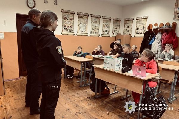 На Золотоніщині поліцейські та рятувальники провели уроки з мінної безпеки