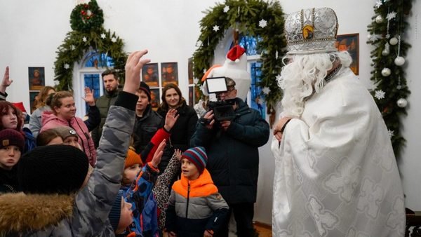 Близько 5 тисяч малих черкасців відвідали резиденцію Святого Миколая