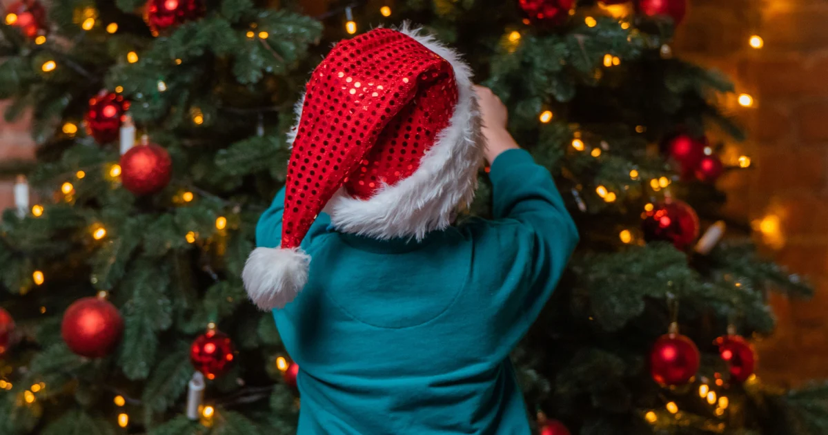 Які іграшки краще не вішати на ялинку: вони не сподобаються Коневі