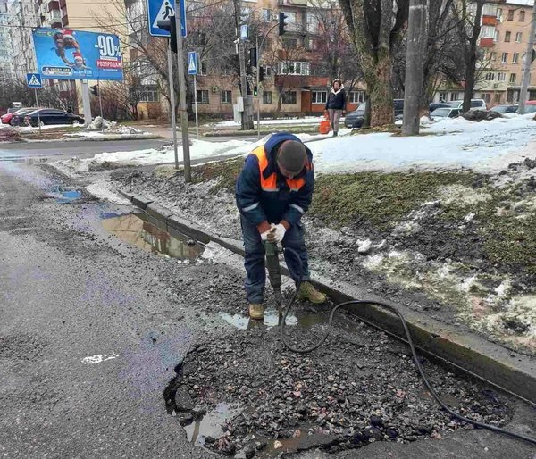 У Черкасах вже розпочали приводити до ладу дороги