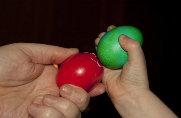 Дитячі та дорослі: які забави були в наших предків з великодніми яйцями