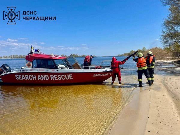 У Черкасах ліквідовано пожежу на острові Дніпра