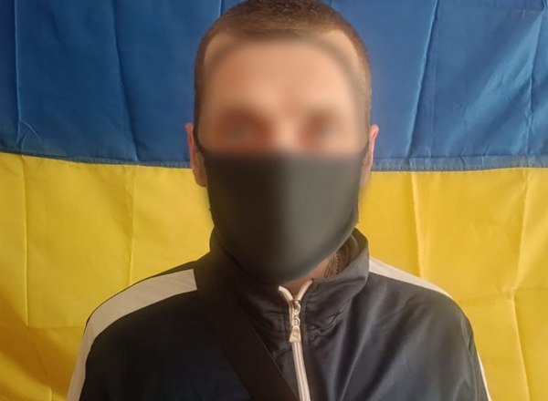 Поліцейські встановили особу чоловіка, який викрав банку з донатами