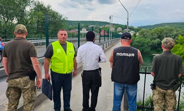 Іноземця з двома паспортами виявили міграційники на Черкащині