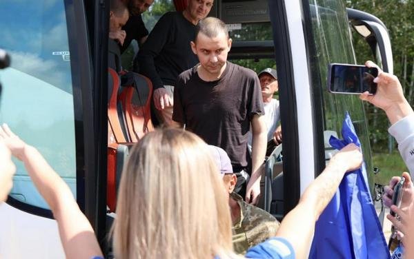 З ворожого полону повернулись 103 українські захисники