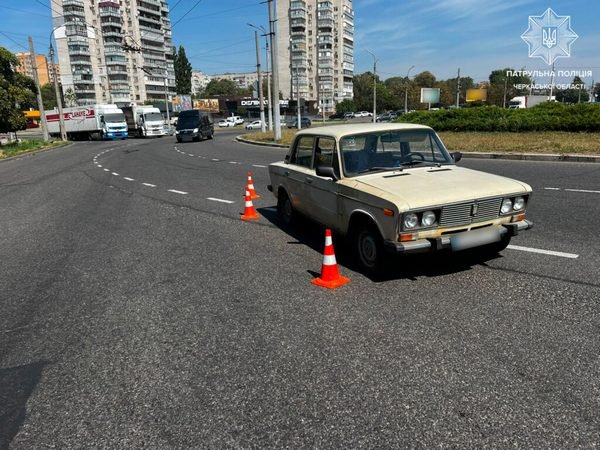 У Черкасах на кільці не розминулися дві автівки