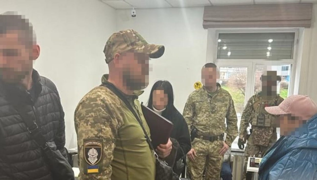 Незаконно переправляли через кордон іноземців: на Київщині повідомили про підозру учасникам організованої групи