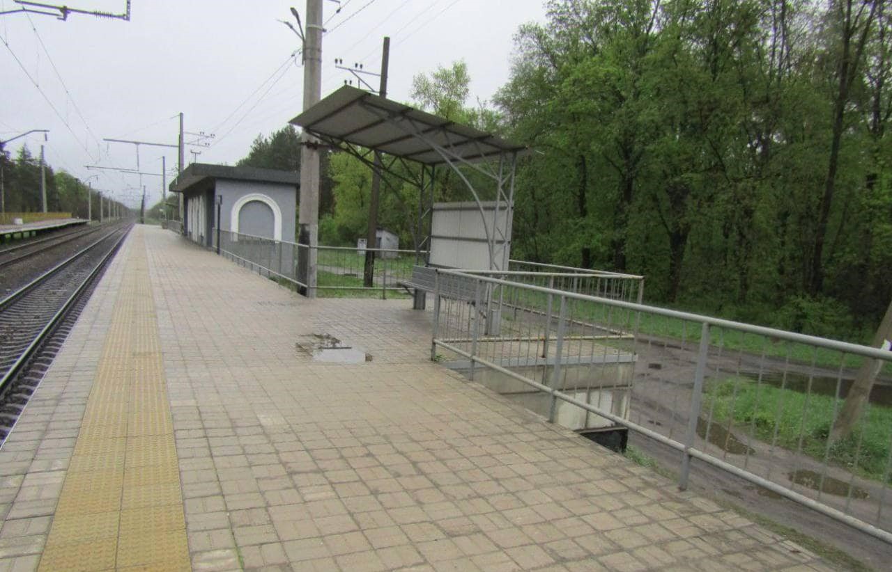 У Фастівському районі на залізничній станції виявили закривавлене тіло чоловіка (ФОТО)