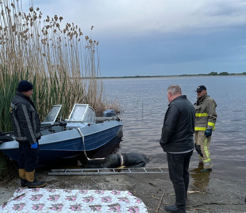 На Обухівщині рятувальники дістали з річки Дніпро тіло чоловіка
