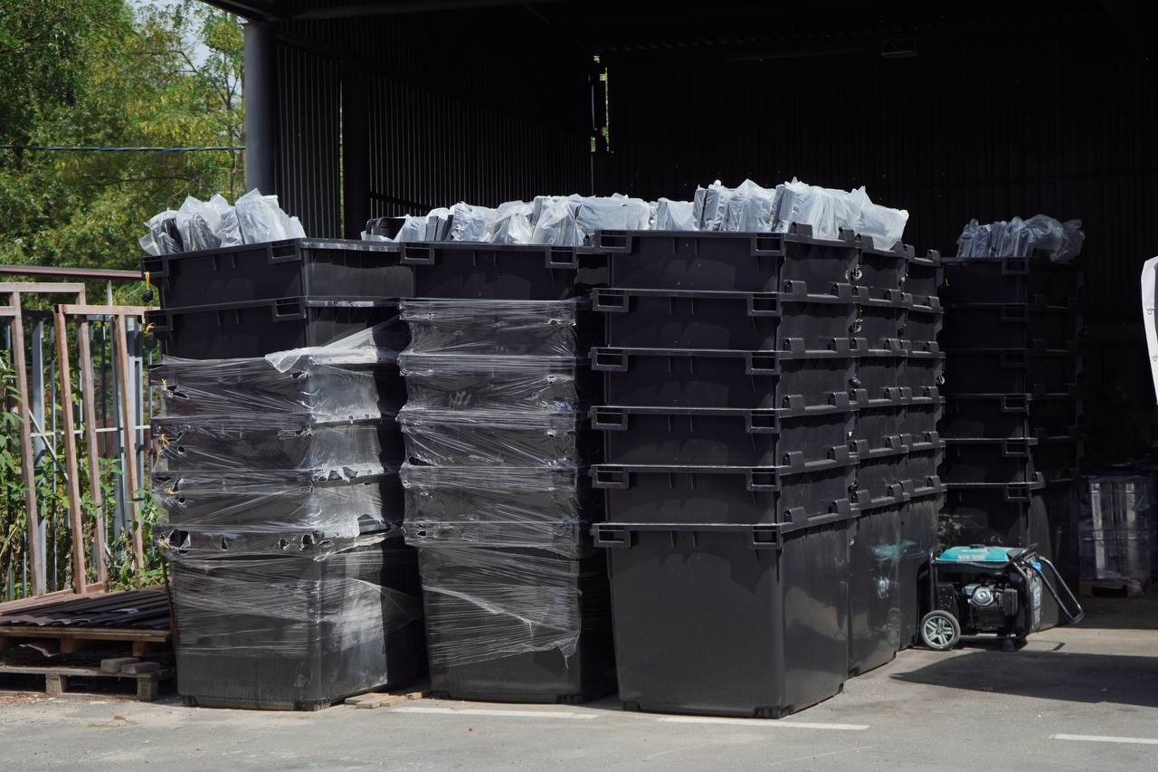 Бучанська громада отримала 320 нових сміттєвих контейнерів