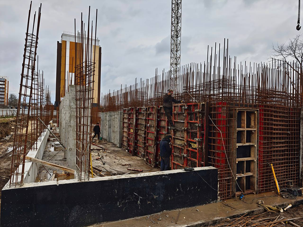 У Бородянці з нуля будують багатоквартирний будинок