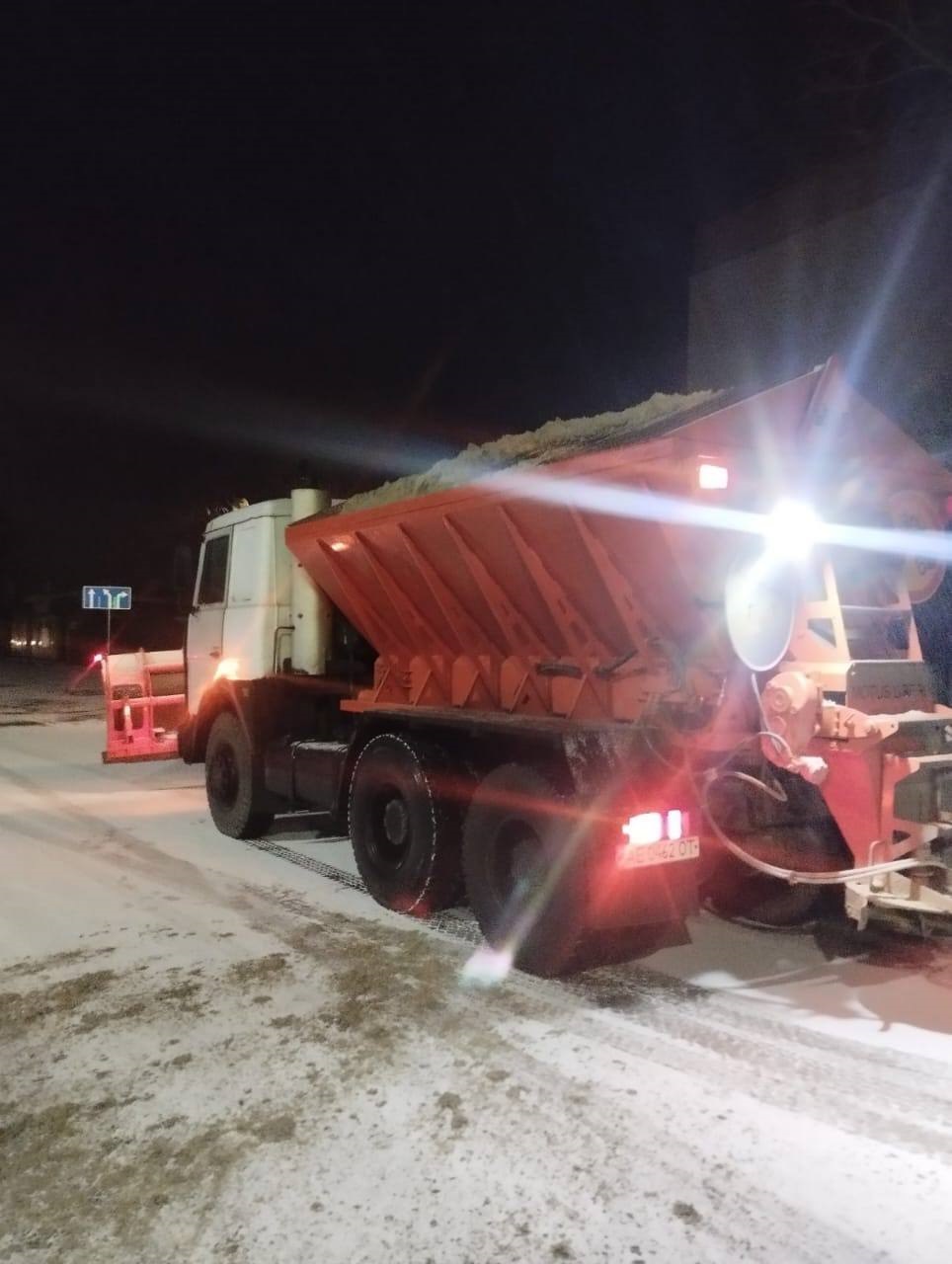 Зимова готовність Київщини: 439 одиниць техніки і понад 100 тисяч тонн піщано-сольових сумішей