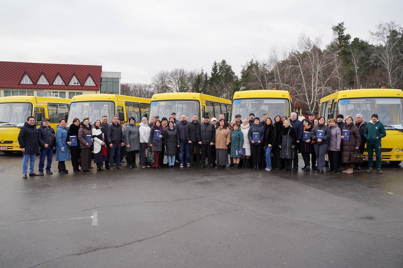 Громади Київщини отримали останні шкільні автобуси у 2025 році