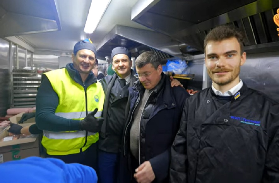 Фудтрак у Броварах готує понад 15 тисяч гарячих обідів щодня для всіх, хто потребує (ВІДЕО)