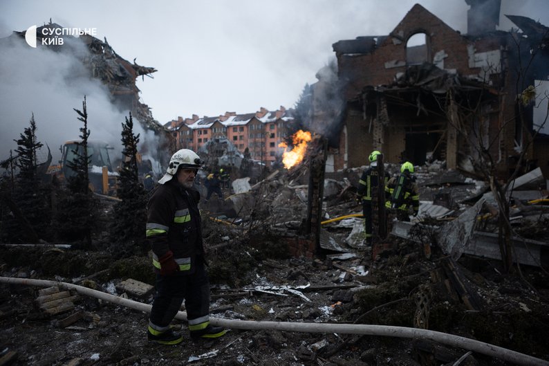 Після удару - без допомоги: як родина з Софіївської Борщагівки бореться з наслідками обстрілу