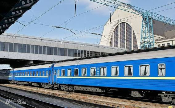 Побили і залишили на пероні: 15-річний хлопець постраждав під час поїздки