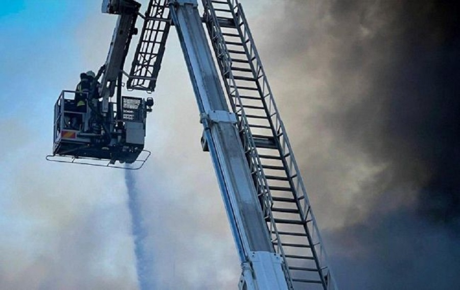 На Київщині внаслідок російської атаки повністю зруйновано склад ROSHEN