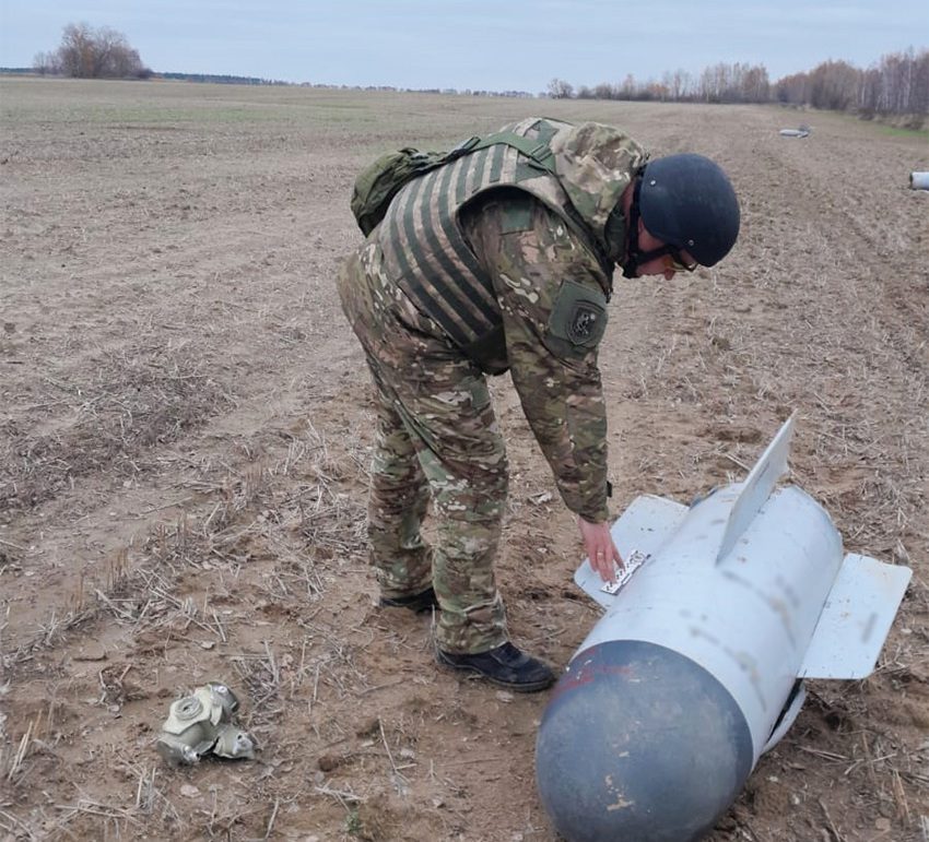 На Чернігівщині знешкоджено суббоєприпаси від двох ворожих ракет з касетними бойовими частинами