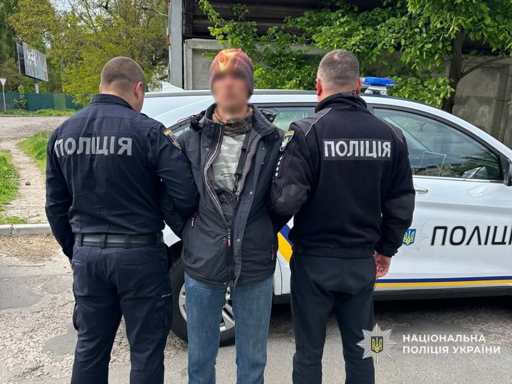 У Чернігові затримали чоловіка, який погрожував ножем працівникам ТЦК та СП