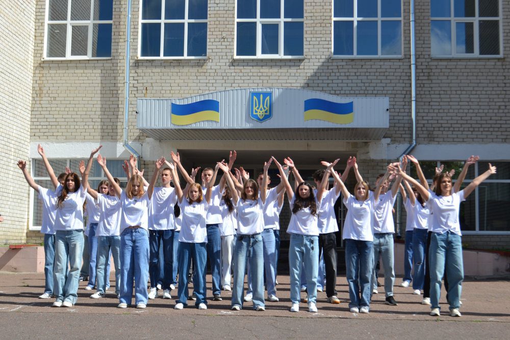 Останній дзвоник у Ніжині: свято радості, досягнень і нових успіхів (Фото)