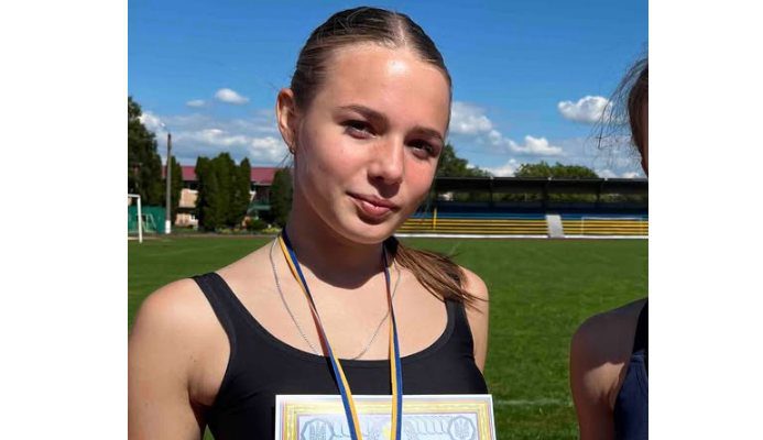 Перемога на висоті: студентка Ніжинського фахового медичного коледжу тріумфувала на чемпіонаті з легкої атлетики