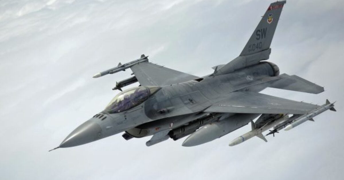 Літаки F-16 почнуть прибувати в Україну цього року разом із навченими пілотами та персоналом, — Остін