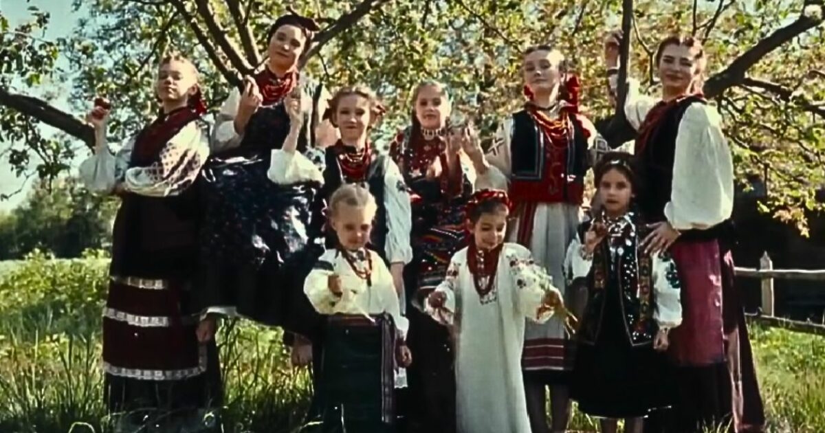 Великодні традиції: показали писанки та одяг Луганщини (відео)