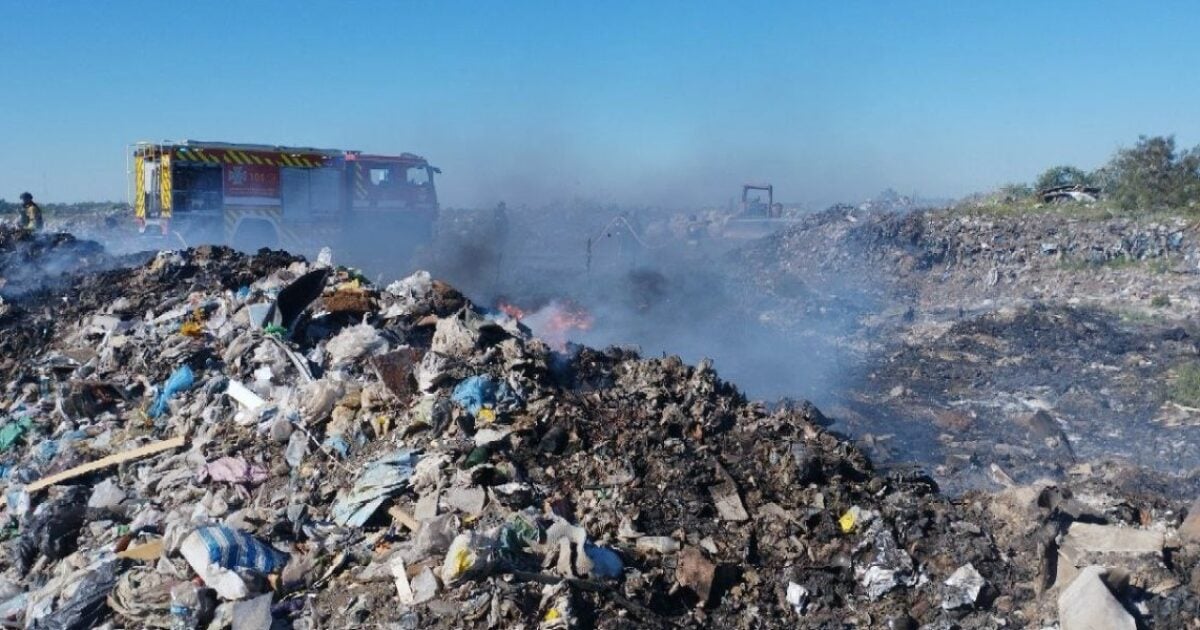 На Донеччині палали сміттєзвалище, приватний будинок і ліси (фото)