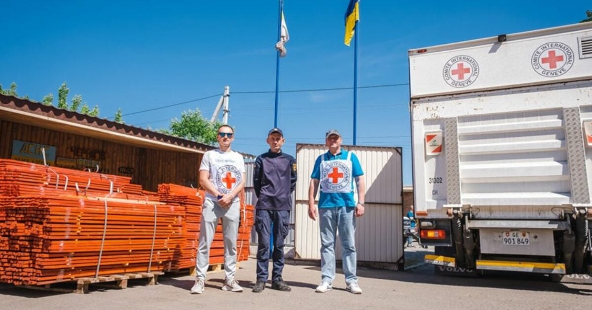 Піротехніки ДСНС Донеччини отримали гуманітарну допомогу від Міжнародного комітету Червоного Хреста України (фото)