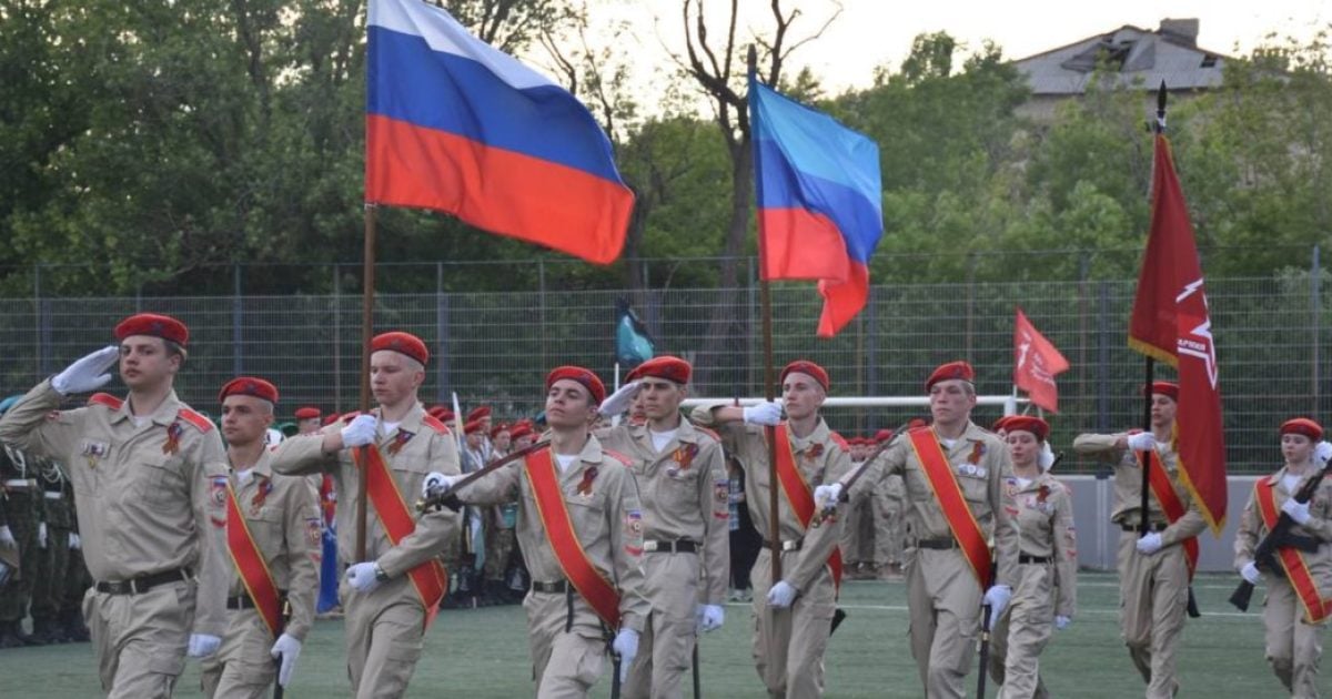 Мілітаризація дітей у так званій "лнр": окупанти збираються посилити взаємодію з "юнармією"