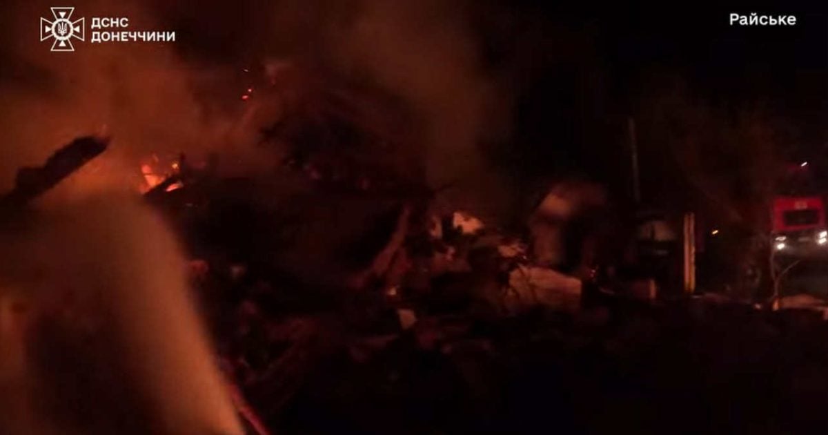 У Дружківській громаді внаслідок ворожого удару під завалами будинку опинилися люди (відео)