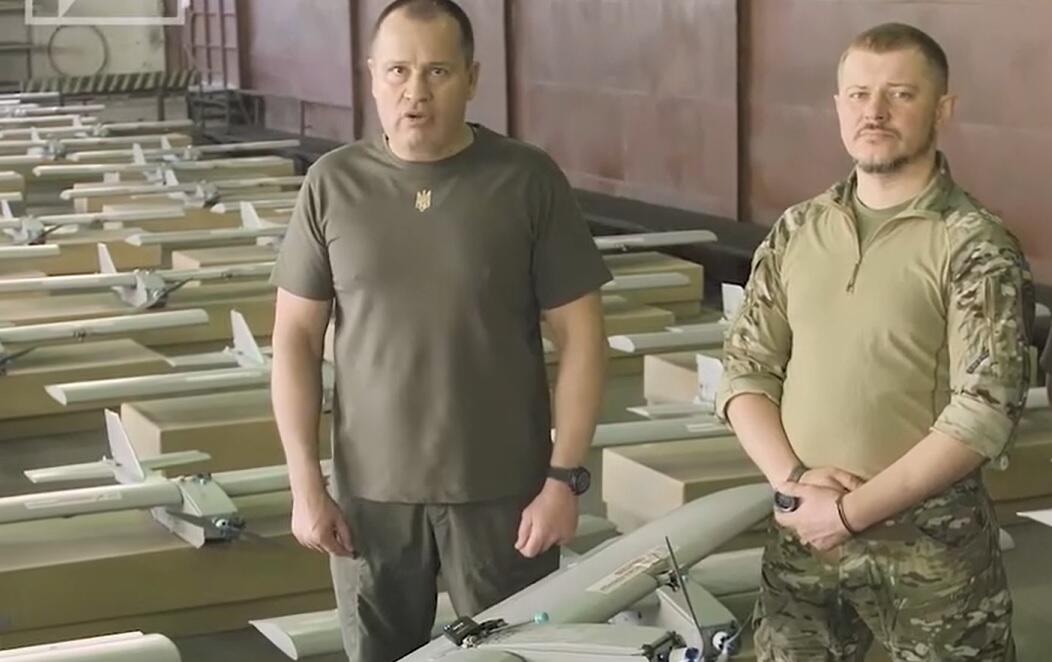 “Українська команда” передала 72 бригаді велику партію літаків-камікадзе, катапульту і…