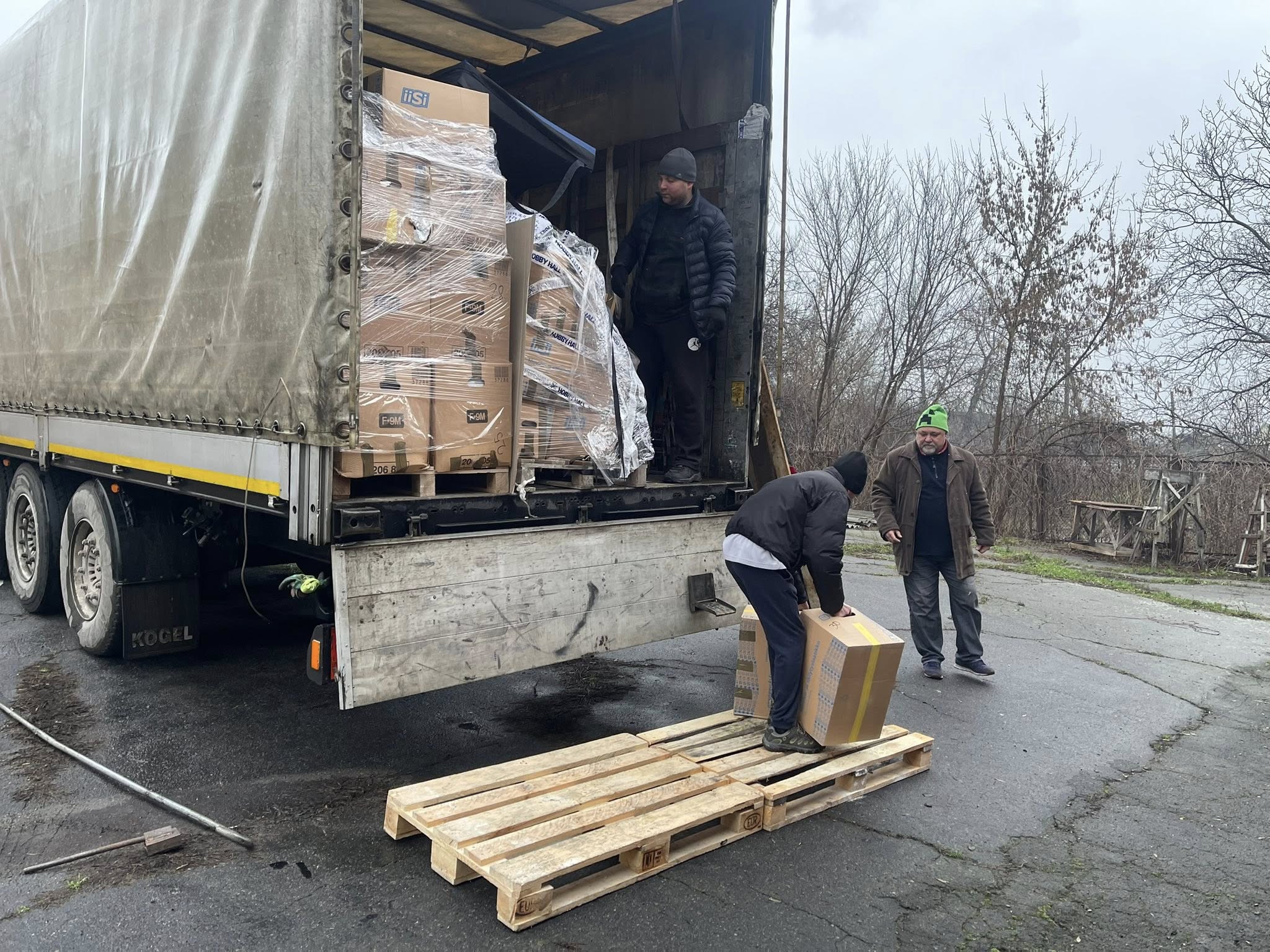 Тальнівська багатопрофільна лікарня отримала гуманітарний вантаж зі стоматологічним обладнанням із Фінляндії