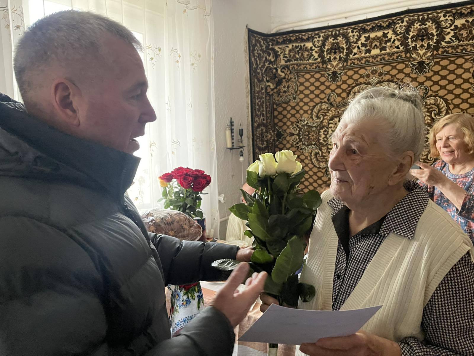 День, сповнений тепла і вдячності: у Тальному відзначили 101-річчя ювілярки