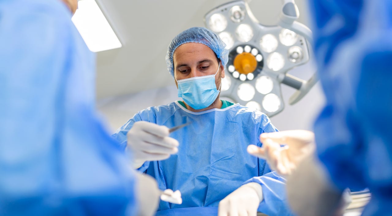 В Україні вперше відбулася жива хірургія із застосуванням мікроінвазивної технології 27G