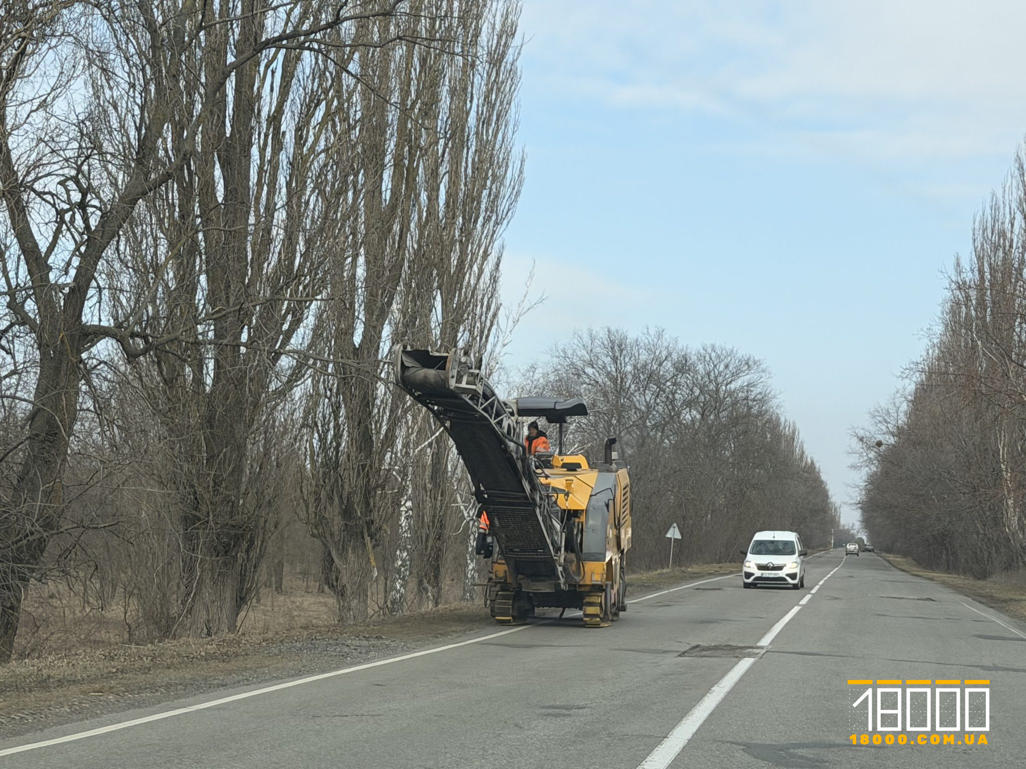 Дорогу, якою з Черкащини добираються до Києва, почали ремонтувати (ФОТО, ВІДЕО)