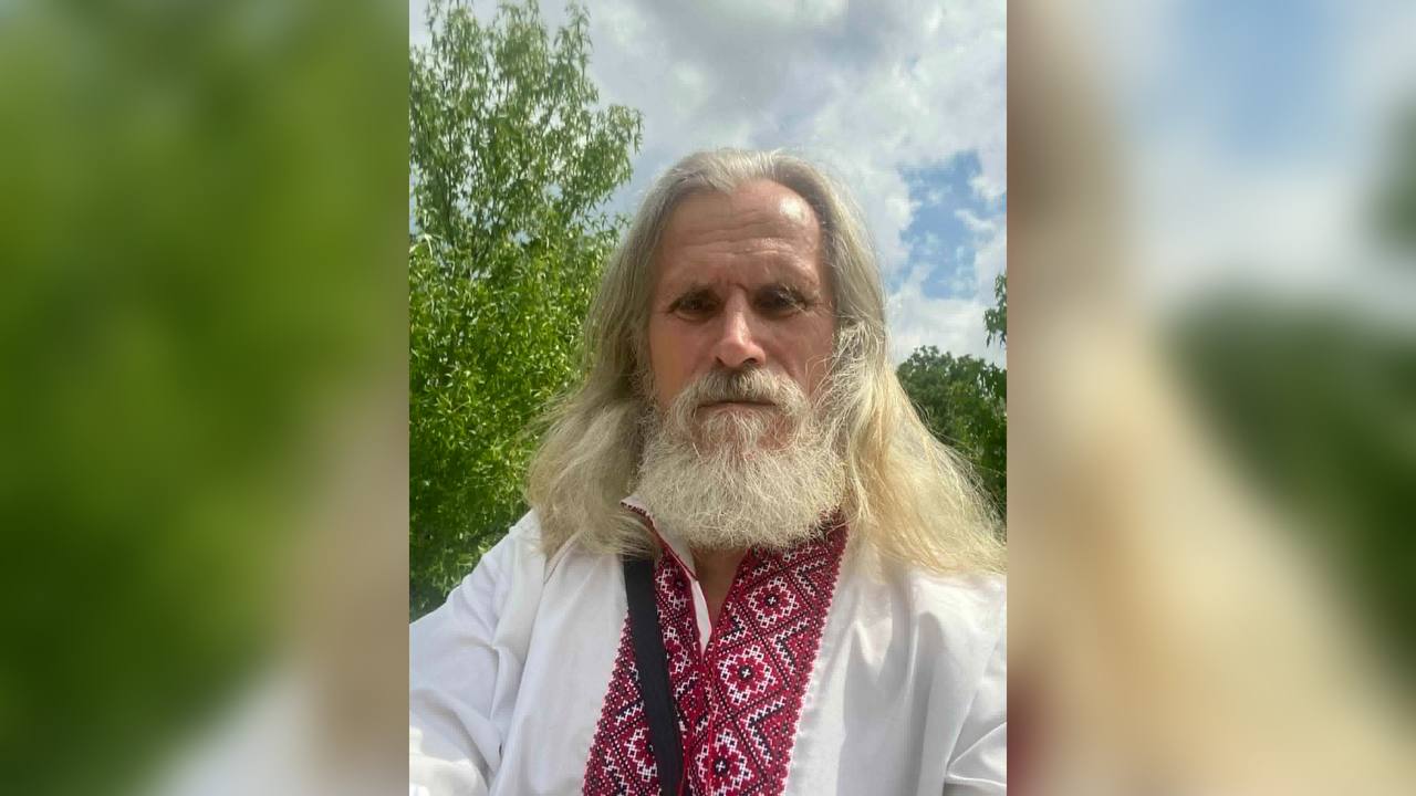 Священник ПЦУ з Калинопільщини зцілює людей, захоплюється бджільництвом, пише картини та вірші