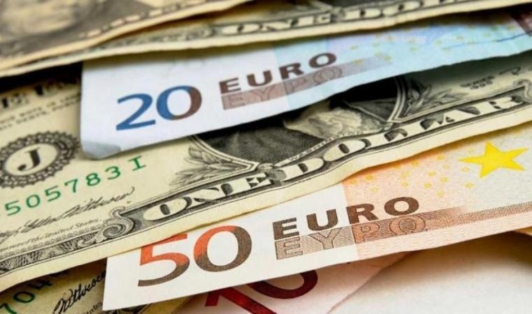 Курс доллара и евро: что происходит в обменных пунктах