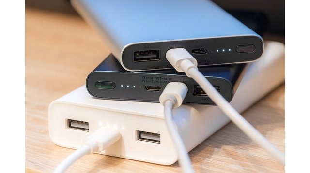 Цены опережают спрос: сколько сейчас стоят зарядные станции и павербанки в Украине