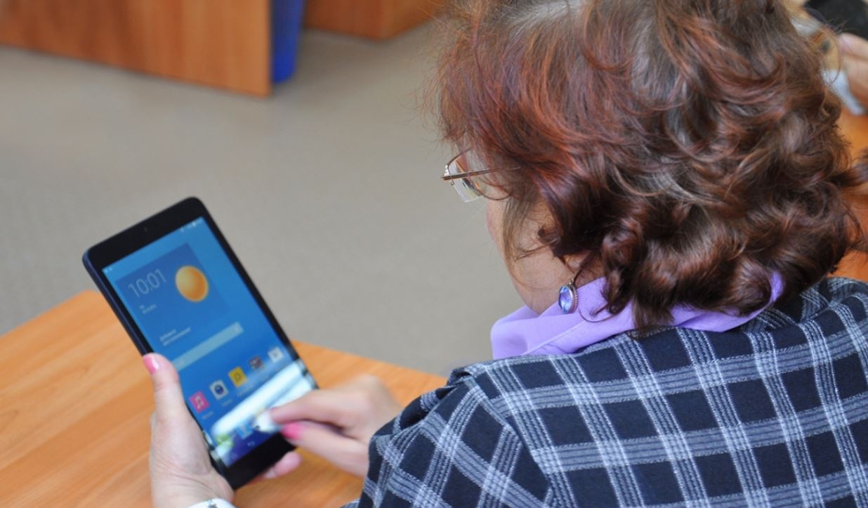 Страховой стаж: как не потерять его в Украине, если человек находится за границей