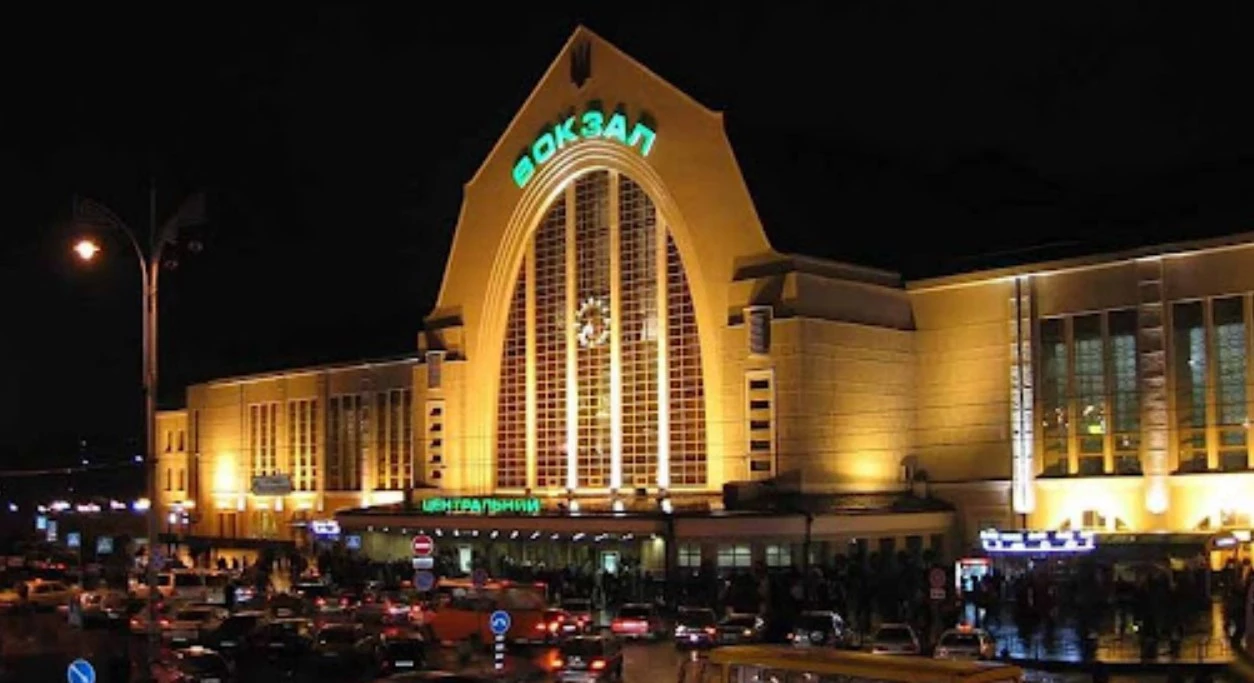 "Укрзализныця" ответила на слухи о возможном ударе по главному вокзалу Киева