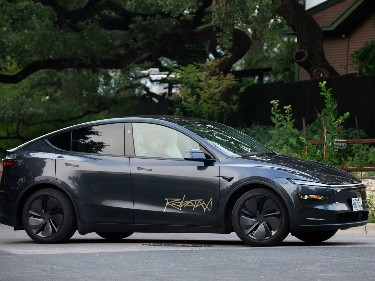 Роботакси Tesla: пассажиры жалуются на ошибки в навигации и вмешательство операторов