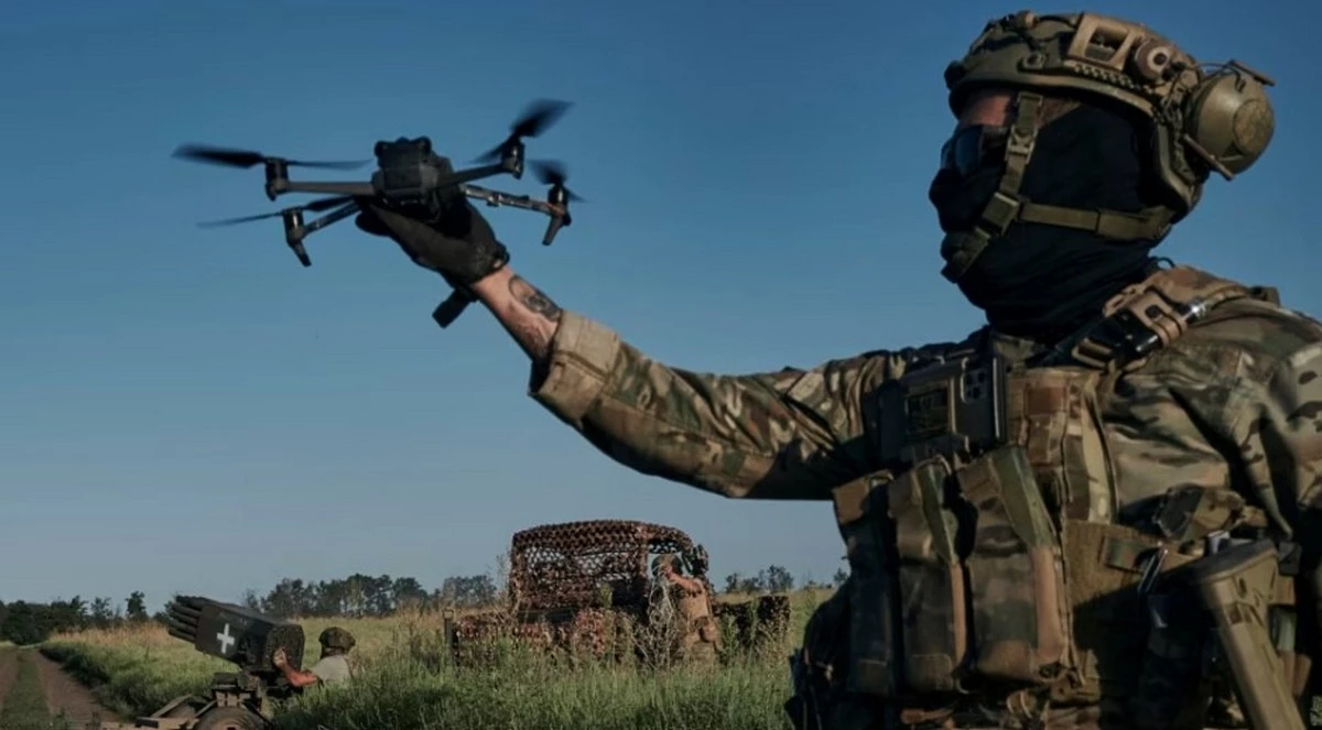 Украинские дроны долетели до Урала: россияне пишут о взрывах, дымных "грибах" в небе