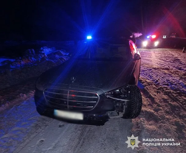 Mercedes крупного бизнесмена насмерть сбил пешехода на Житомирской трассе