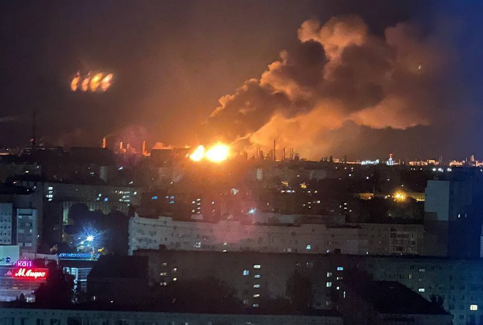 После атаки ВСУ в Волгограде остановлен НПЗ